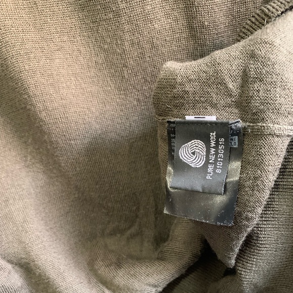 🔥5/$25- Uniqlo Sweater Sz M - Picture 4 of 4